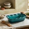 travessa_pao_canelada_23_heritage_bleu_riviera_le_creuset -2-